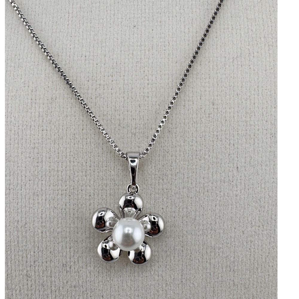 White Gold Plated Flower Pearl Necklace and Earrings Jewelry Set Silver Tone